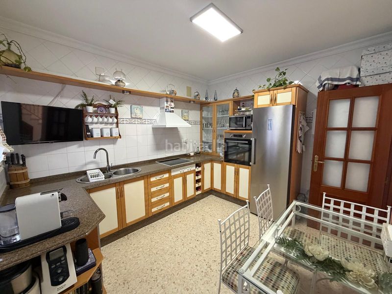 Foto f124d789-aa0d-4347-a47e-3b7275311f45. Casa aparellada amb calefacció aparcament a Lepe