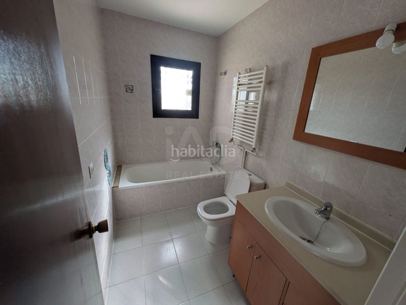 Foto b9f9d949-e7d3-46e3-a6af-6d8d0f53c4ea. Casa amb calefacció aparcament a San Jorge