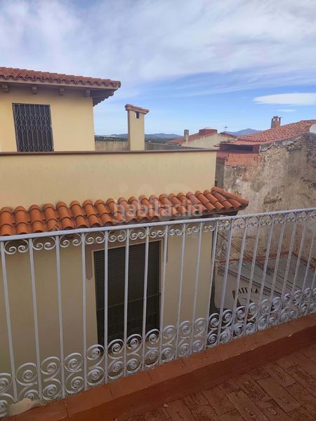 Foto 5d6f7376-8667-4214-bffb-18b04f2a9a97. Casa aparellada a Cálig