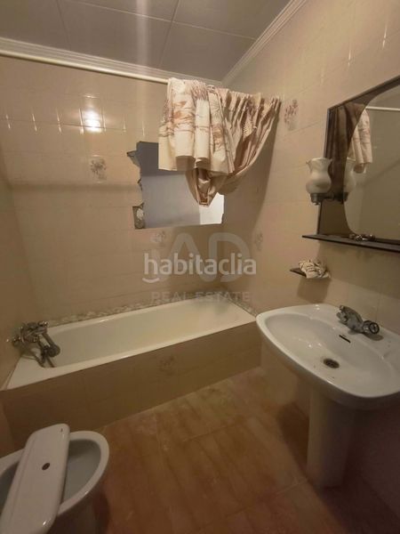 Foto ad1d1f4c-ccf4-4e24-bb0d-45e90e2291fd. Casa aparellada a Cálig