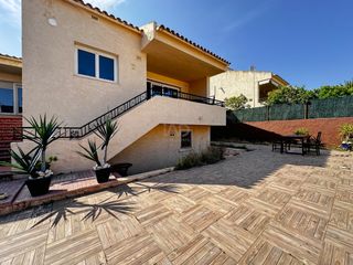 Casa aparellada a Coloma