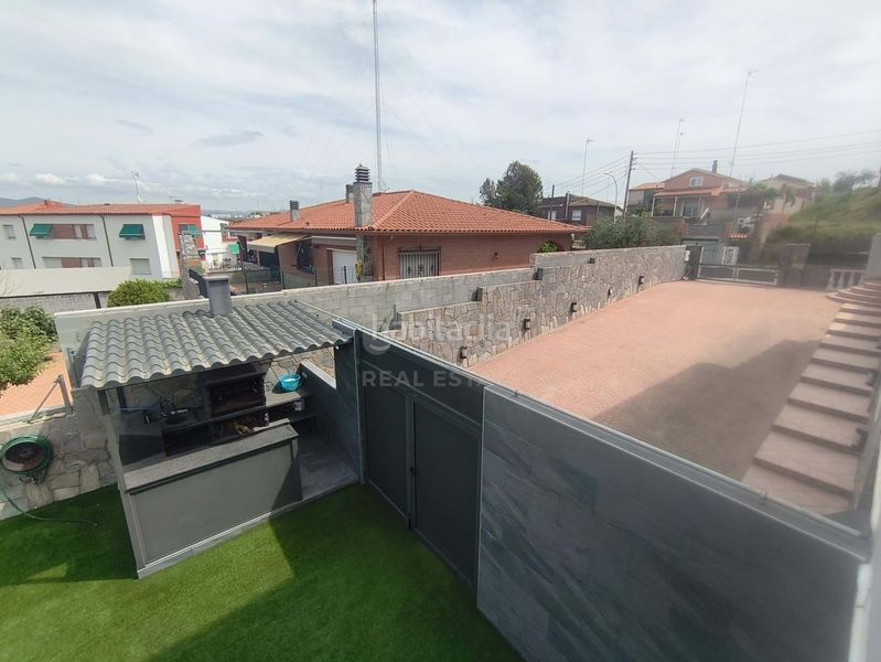 Foto 43a0e533-c5d7-450c-afa7-e0d447e316e5. Casa amb calefacció aparcament a Can Parellada Terrassa