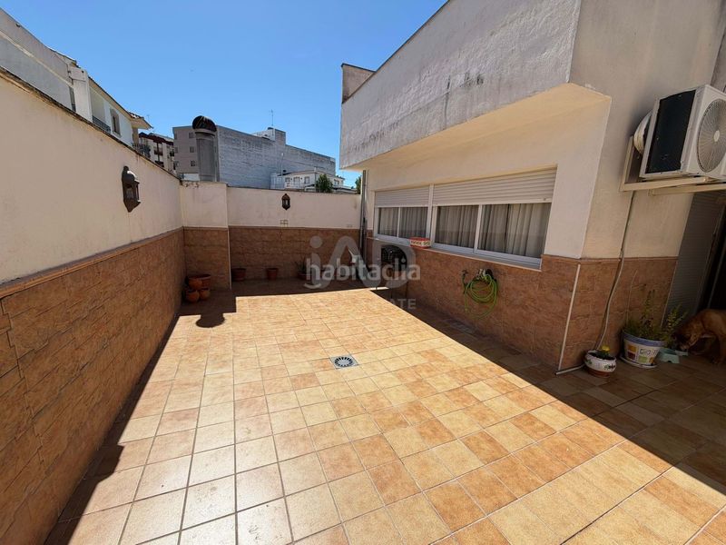 Foto f4becc1f-cba0-4c37-9b98-f7fd849bf2d0. Casa amb calefacció aparcament a Mengíbar