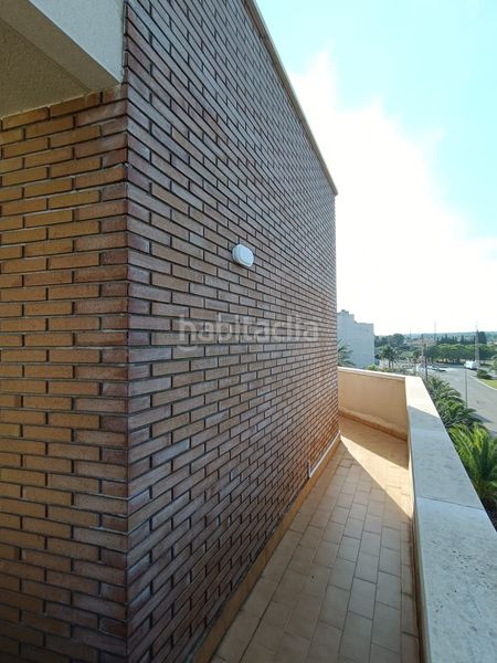 Foto d4eccc3e-b0e4-4b2b-bbc2-a4e98cf4a6c6. Casa amb aparcament a Ampolla (L´)
