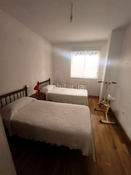 Foto df7969eb-903d-42bd-a16a-1c66be235ba0. Pis amb calefacció aparcament a Sahagún