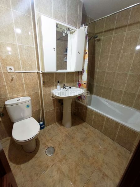 Foto e381b6c1-4e28-4b13-a7e3-0010159e18e4. Pis amb calefacció aparcament a Sahagún