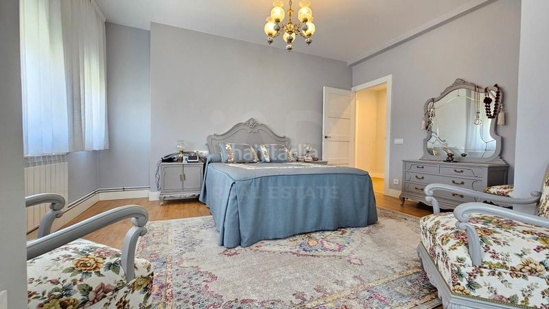 Foto 6b51c883-dd84-4d89-9436-61adb6ffc1b6. Casa en Neda