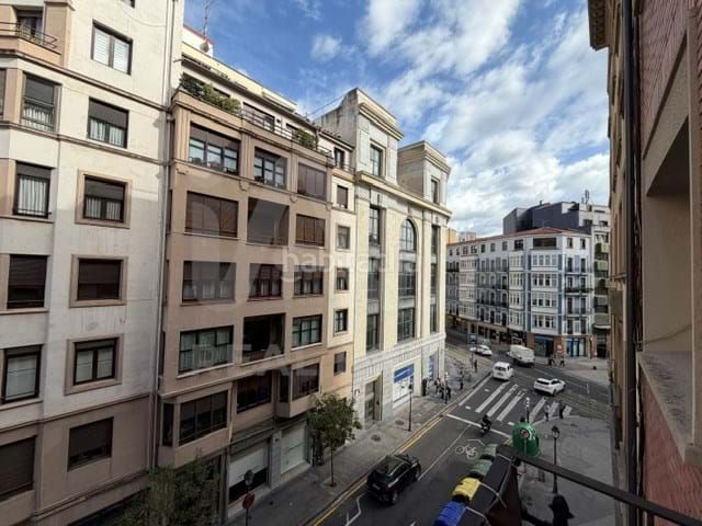 Foto fd547c97-9095-4df8-a3bb-dfeac566eabd. Piso en Plaza Circular Bilbao