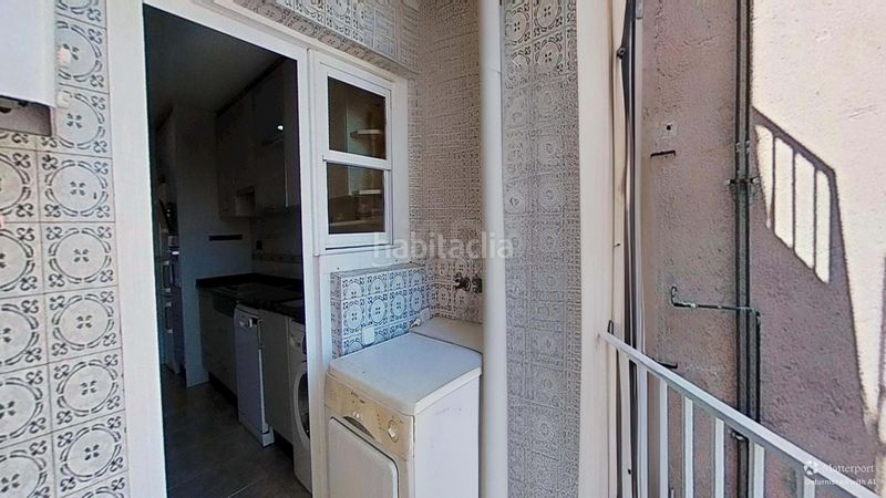 Foto 4278f536-9af9-4b36-87dd-a2e7c1c9800f. Pis amb calefacció aparcament a El Camp de l´Arpa del Clot Barcelona