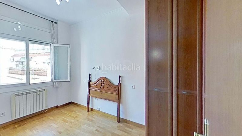 Foto 5760eed6-c332-404e-9905-67cc0573e9a4. Pis amb calefacció aparcament a El Camp de l´Arpa del Clot Barcelona