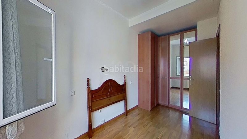 Foto ad9dd051-8366-471e-b174-a31ea7a433aa. Pis amb calefacció aparcament a El Camp de l´Arpa del Clot Barcelona
