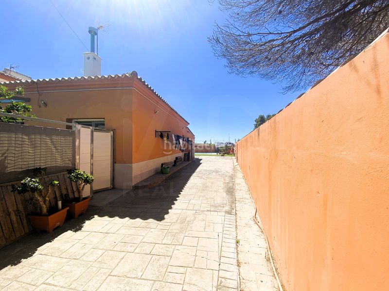 Foto 08349987-0a8f-40a8-a947-d9a72f255dcf. Chalet en calle eolo 2 en Núcleo urbano Chiclana de la Frontera