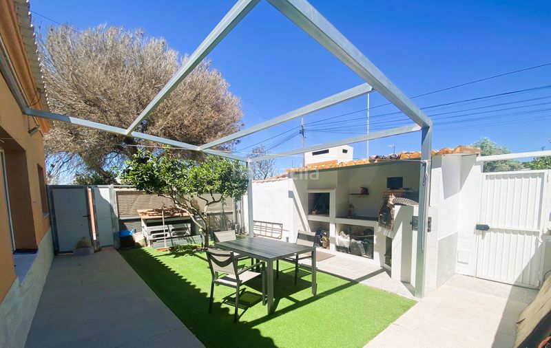 Foto 4b9fd3f8-042c-4b06-a074-c41750a39f20. Chalet en calle eolo 2 en Núcleo urbano Chiclana de la Frontera