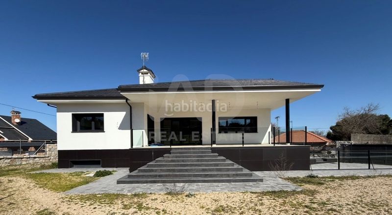 Foto 165c7ba3-df55-4259-af09-d2d453843846. Casa amb calefacció aparcament piscina a Casa Amarilla Galapagar