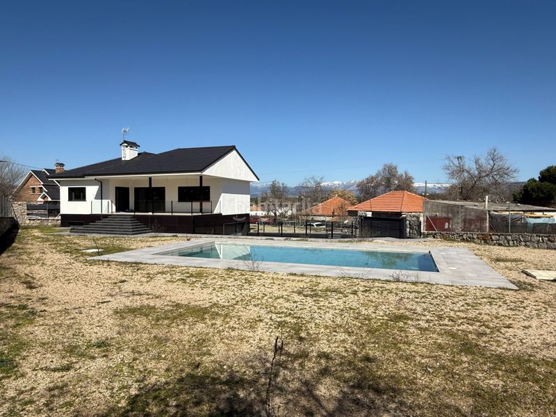 Foto e440356b-0b27-4f3e-91c9-5bfe26a59669. Casa amb calefacció aparcament piscina a Casa Amarilla Galapagar