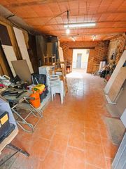 Masia a Valverde de la Virgen