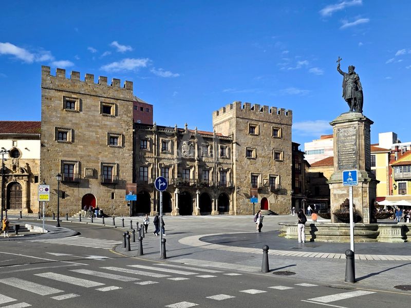 Foto d4cda934-8a34-40d2-aac7-9d914dde99b7. Pis amb calefacció a Cimadevilla Gijón