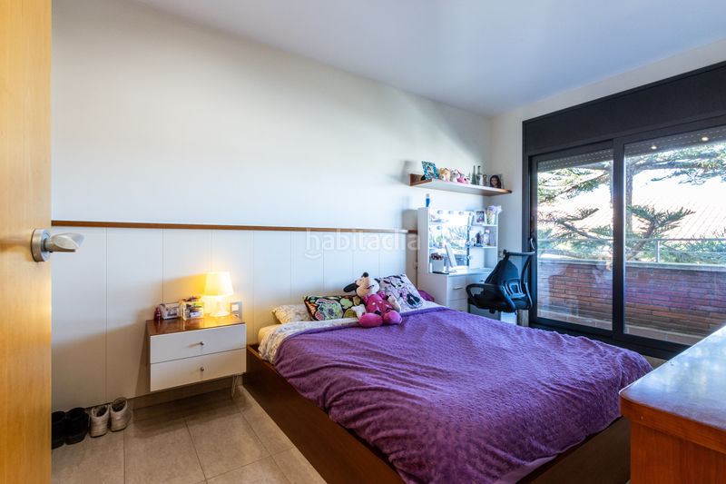 Foto 23b0730a-c6c6-4b3f-8a38-04a941d738a8. Casa amb calefacció aparcament piscina a Can Parellada Terrassa