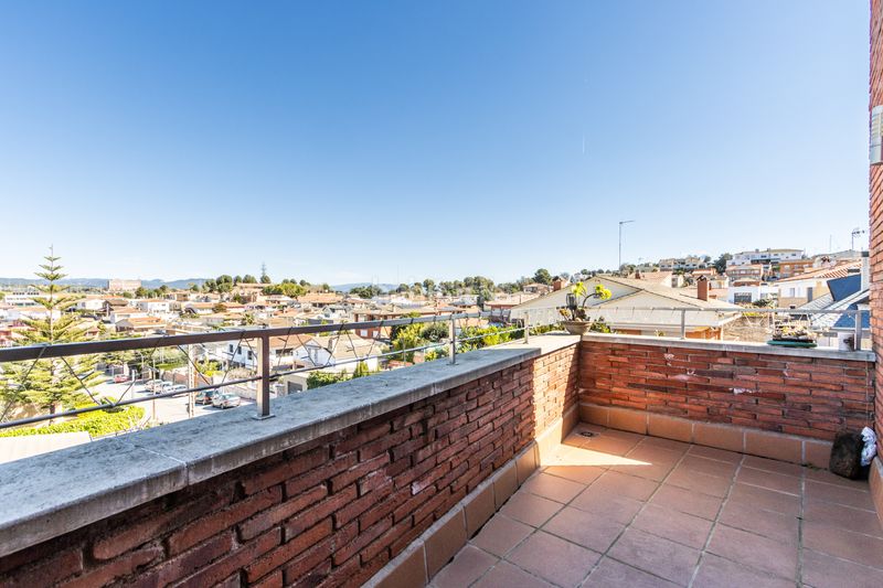 Foto b285eb01-67a6-4c64-a30a-9c790f424cee. Casa amb calefacció aparcament piscina a Can Parellada Terrassa