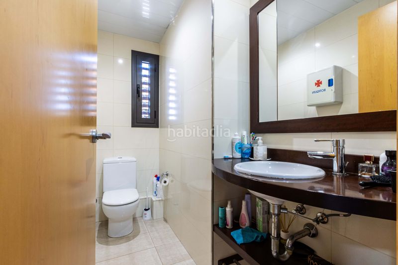 Foto fed1b359-40bf-4710-a0e1-c7666c9cf36e. Casa amb calefacció aparcament piscina a Can Parellada Terrassa