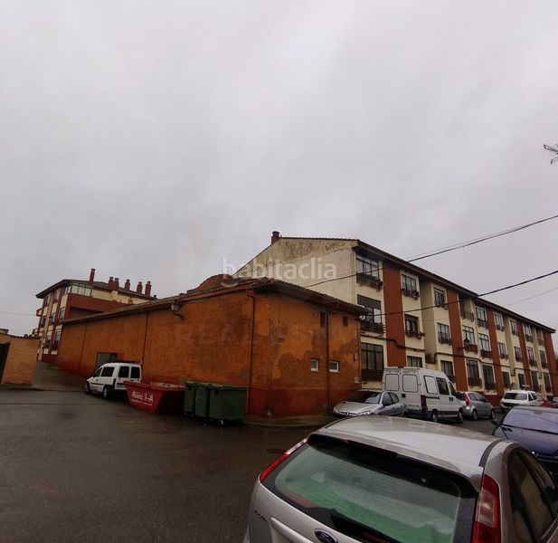 Foto d92bfdff-6bcf-457b-aa72-39fbdd76c0df. Edificio en Mansilla de las Mulas