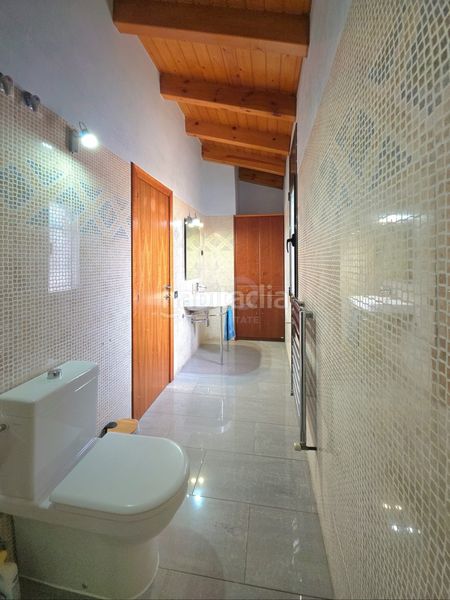 Foto b9c67008-1059-4cc6-ba96-d092231182a9. Casa amb calefacció piscina a Begues