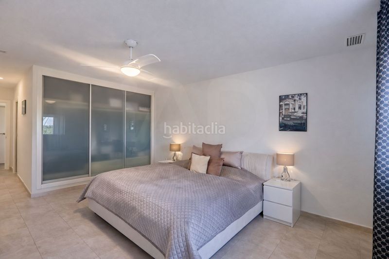 Foto 44d808c8-6a5a-42da-9aeb-2a16b0478015. Casa amb calefacció aparcament piscina a Las Bayas Elche / Elx