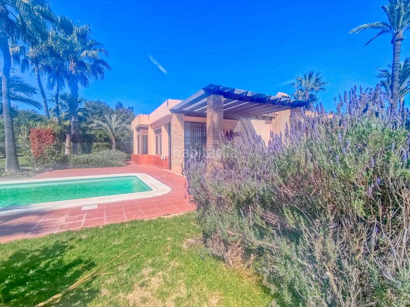 Foto 4ab65b6e-2cbe-4863-ac80-2372f4d7fa8a. Casa amb calefacció aparcament piscina a Las Bayas Elche / Elx