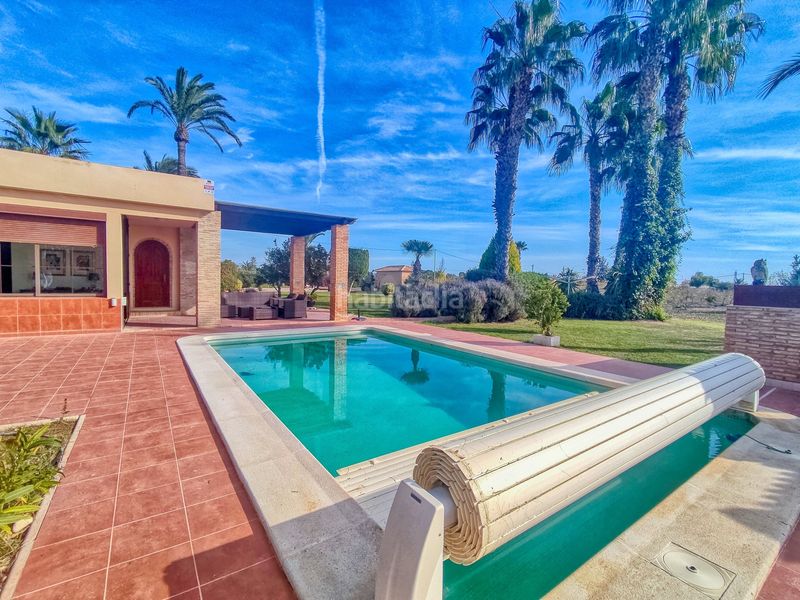 Foto 4bf9de55-c2ef-408b-9556-0d1295e29ab6. Casa amb calefacció aparcament piscina a Las Bayas Elche / Elx