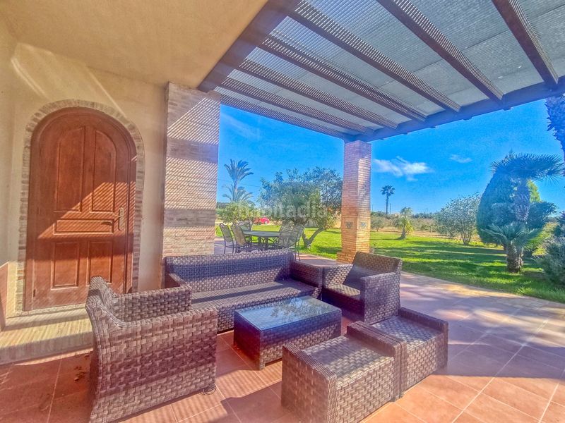 Foto 7ac2b2bb-ddea-4580-835a-f84a15aa5c32. Casa amb calefacció aparcament piscina a Las Bayas Elche / Elx