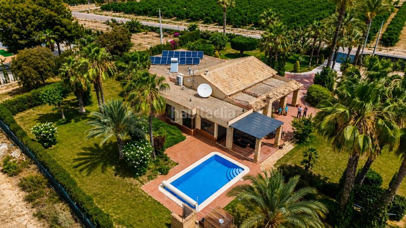 Foto 9d6d9064-fb73-4f33-9a14-111bb9fb3635. Casa amb calefacció aparcament piscina a Las Bayas Elche / Elx