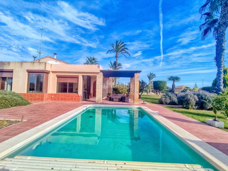 Foto a255a13e-8734-467d-bc75-2d19ed8782e6. Casa amb calefacció aparcament piscina a Las Bayas Elche / Elx