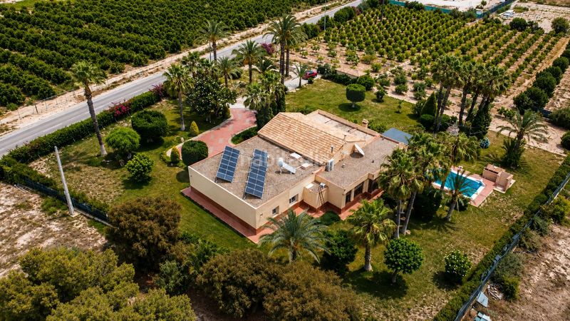 Foto dbfc8082-a30b-4b63-a309-3ea625ad4d6d. Casa amb calefacció aparcament piscina a Las Bayas Elche / Elx