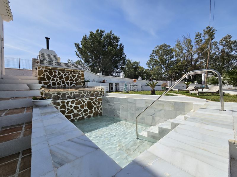 Foto a47aa02a-f8fc-4b2b-acf7-568dc5e97a8f. Casa amb aparcament piscina a Velilla - Velilla Taramay Almuñécar