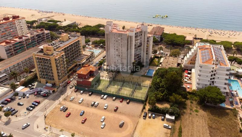 Foto aa4e97ff-6b40-4413-ac34-5a7801d92bc0. Edificio en Malgrat de Mar