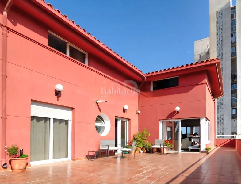Foto fd6d95eb-c386-4957-9ec7-e410efc920d7. Edificio en Malgrat de Mar