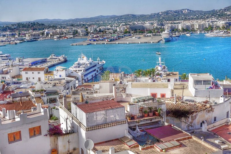 Foto 1f1cdf53-6b74-477c-bbe3-d890782054d4. Casa en Dalt Vila-La Marina Ibiza