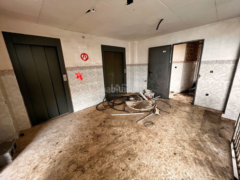 Foto b7925336-e621-4ef9-98b0-2b2415eaf1a6. Edificio en Sant Vicenç dels Horts