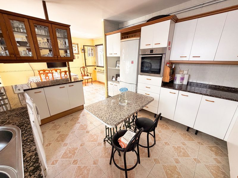 Foto a8c44e58-5be5-44fb-b684-b2cb45613768. Casa amb calefacció aparcament piscina a Vallirana