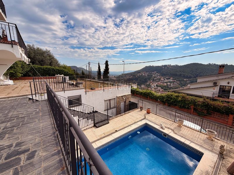 Foto d7bed9fc-9bc3-44c5-b28d-681e7aac81dd. Casa amb calefacció aparcament piscina a Vallirana