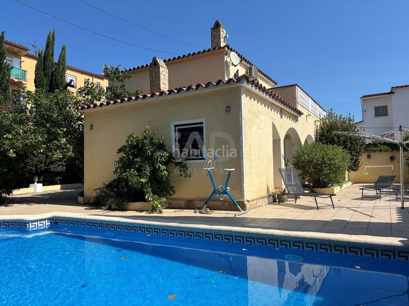 Foto c3f2f1a2-f3ae-400b-bc4b-2616ce68e27d. Casa amb calefacció aparcament piscina a Francolí - Freser - Noguera Empuriabrava