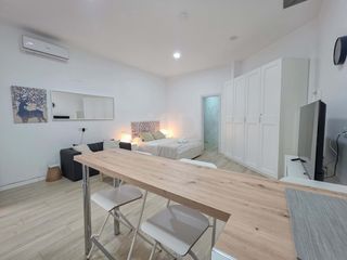 Studio à Calle vázquez claver 8