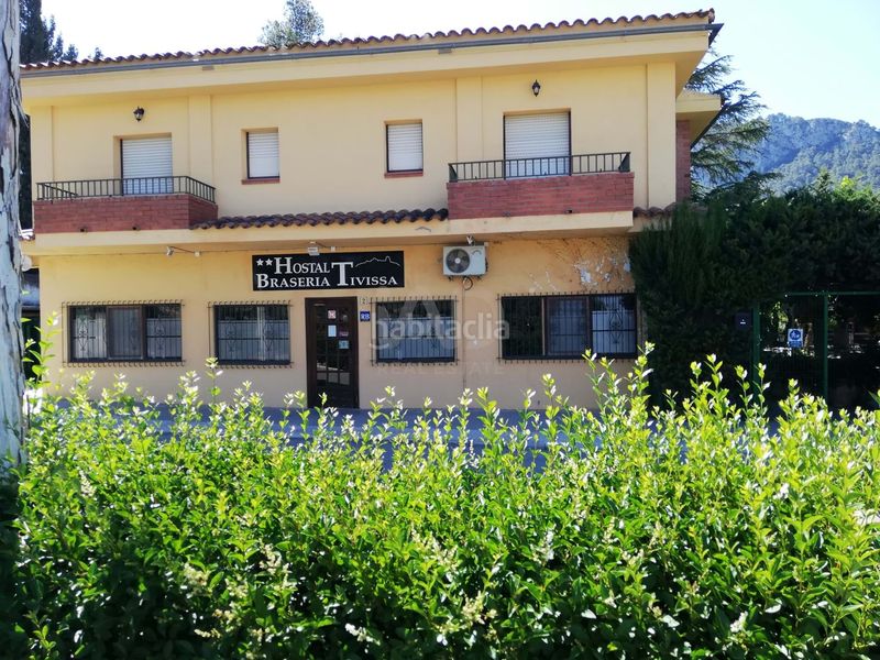 Foto cf989aa9-3751-4bf7-a781-8a73179db53e. Edifici a passeig de sant isidre a Tivissa