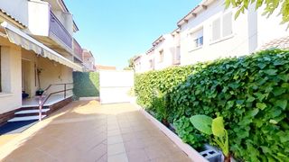 Casa aparellada a Els Masos - Els Garrofers