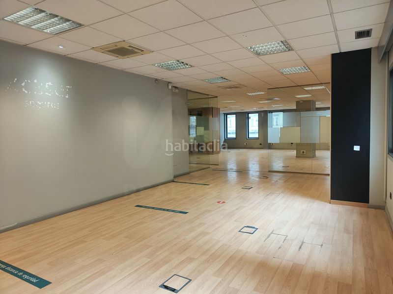 Foto bc0f9cfe-e794-4a24-b51b-7d9f5a2b3e99. Local comercial a Centro - Areal Vigo