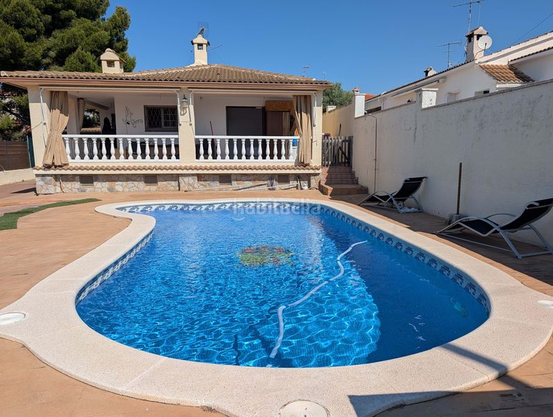 Foto 347b8247-2822-41fe-a233-17897d6c89a2. Casa amb calefacció aparcament piscina a Cunit residencial Cunit