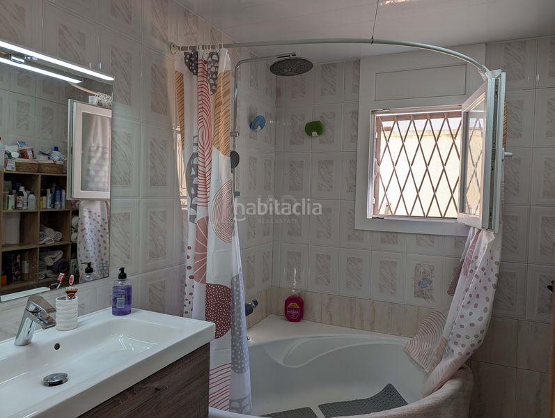 Foto a7503aad-7332-4da2-99cc-ff591339104a. Casa amb calefacció aparcament piscina a Cunit residencial Cunit