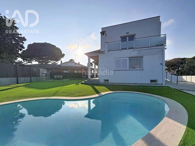 Foto 98803dac-4568-4b2a-a19a-7a835faedb3d. Casa amb piscina a Urbanitzacions Arenys de Mar