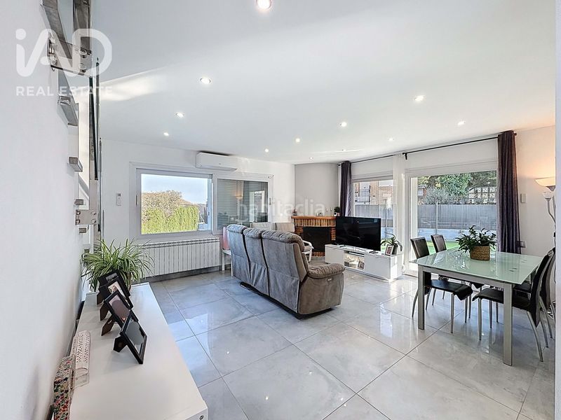 Foto f9a757ed-3092-4b35-9e97-854b278375d8. Casa amb piscina a Urbanitzacions Arenys de Mar