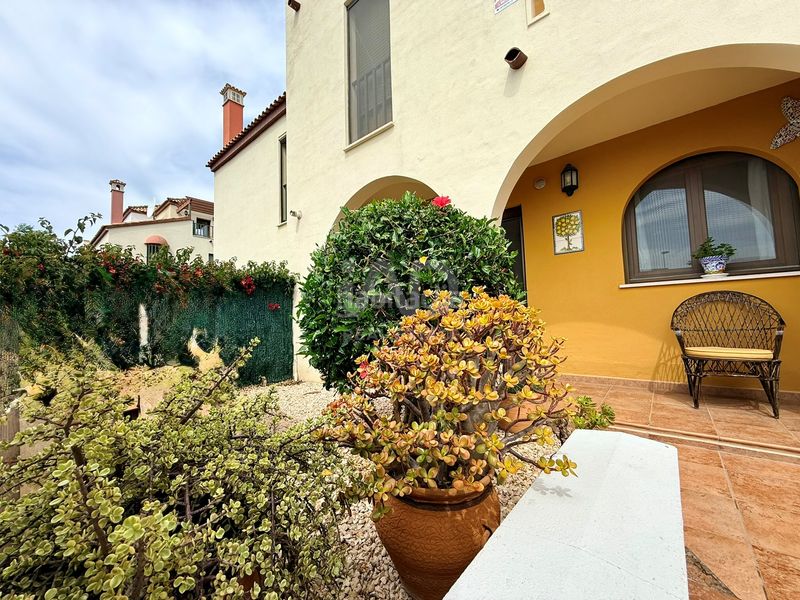 Foto 18cb87be-29c1-4165-98c1-85ad08a533d3. Casa pareada en Costa Esuri Ayamonte